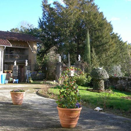Bed and Breakfast Sous La Glycine Miélan Exterior foto