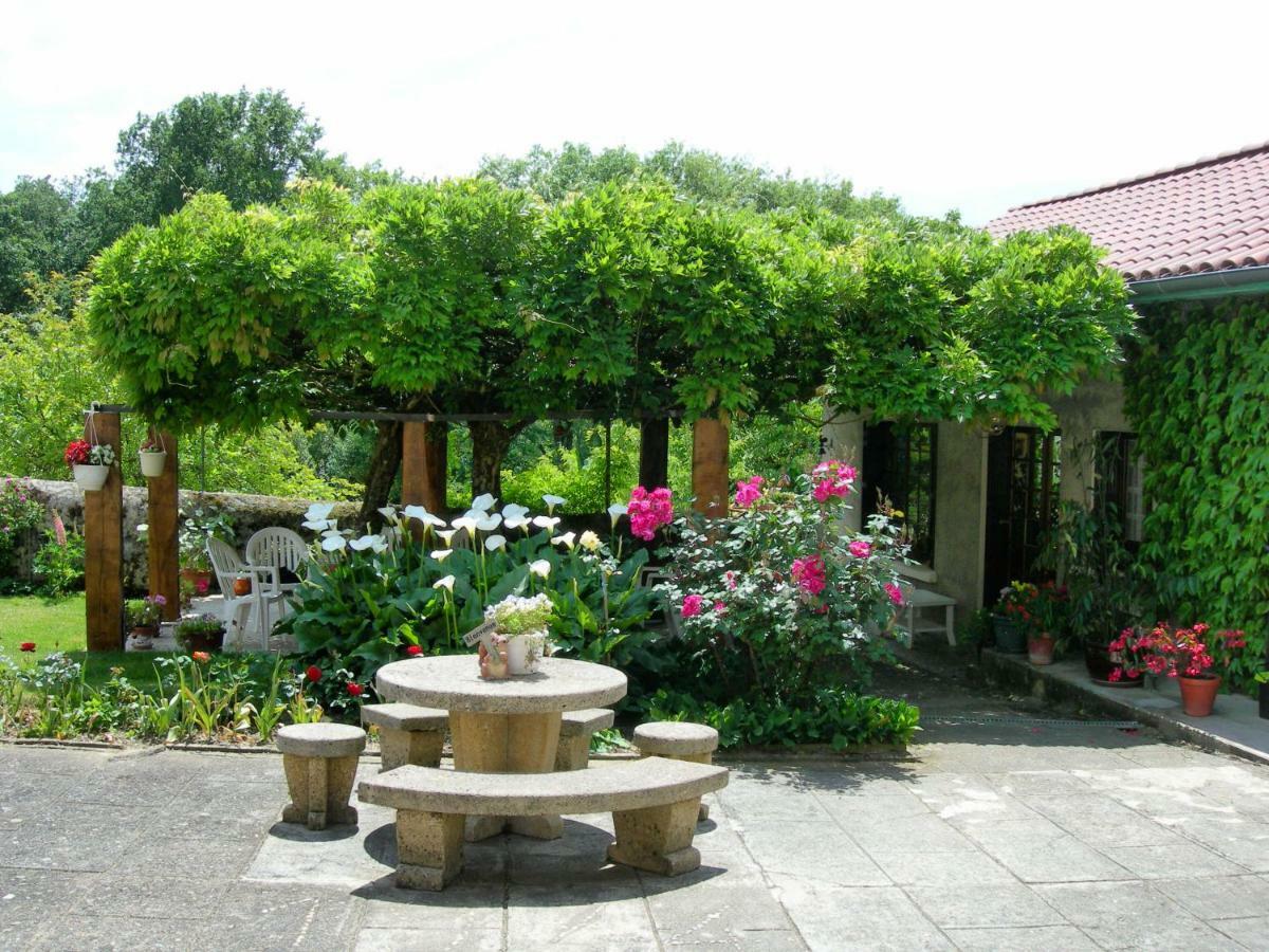 Bed and Breakfast Sous La Glycine Miélan Exterior foto