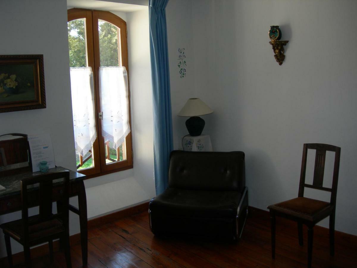 Bed and Breakfast Sous La Glycine Miélan Exterior foto