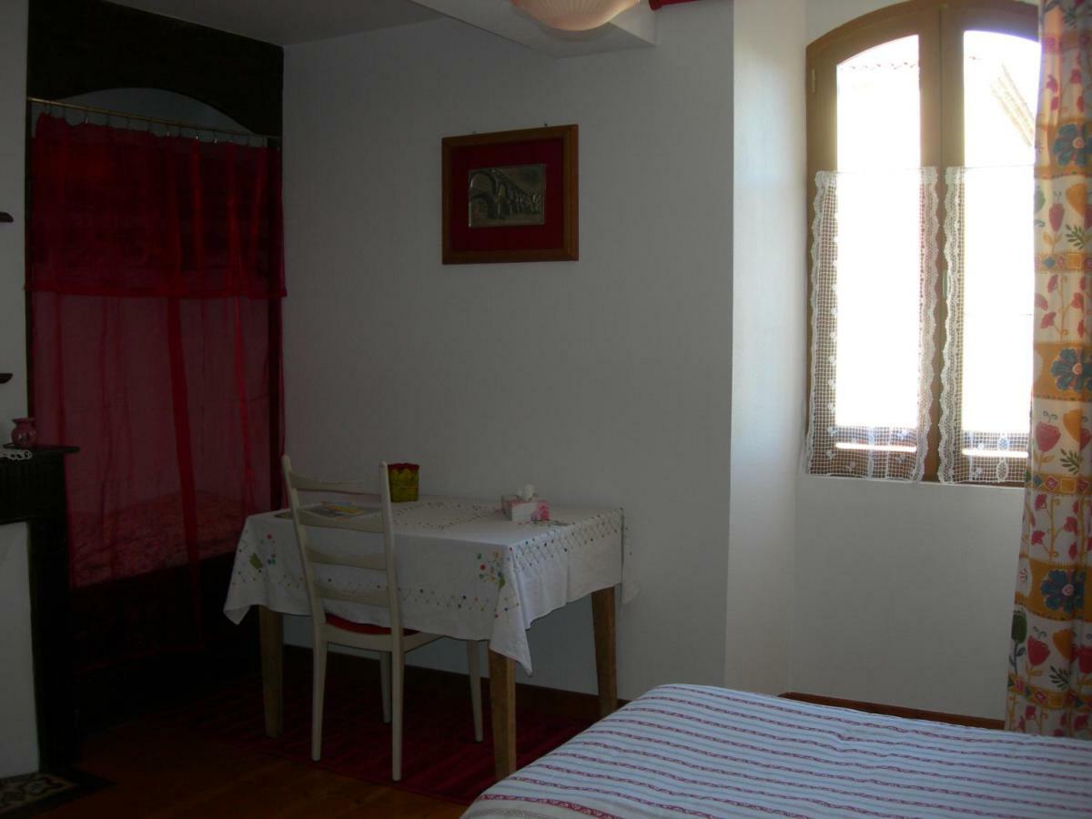 Bed and Breakfast Sous La Glycine Miélan Exterior foto