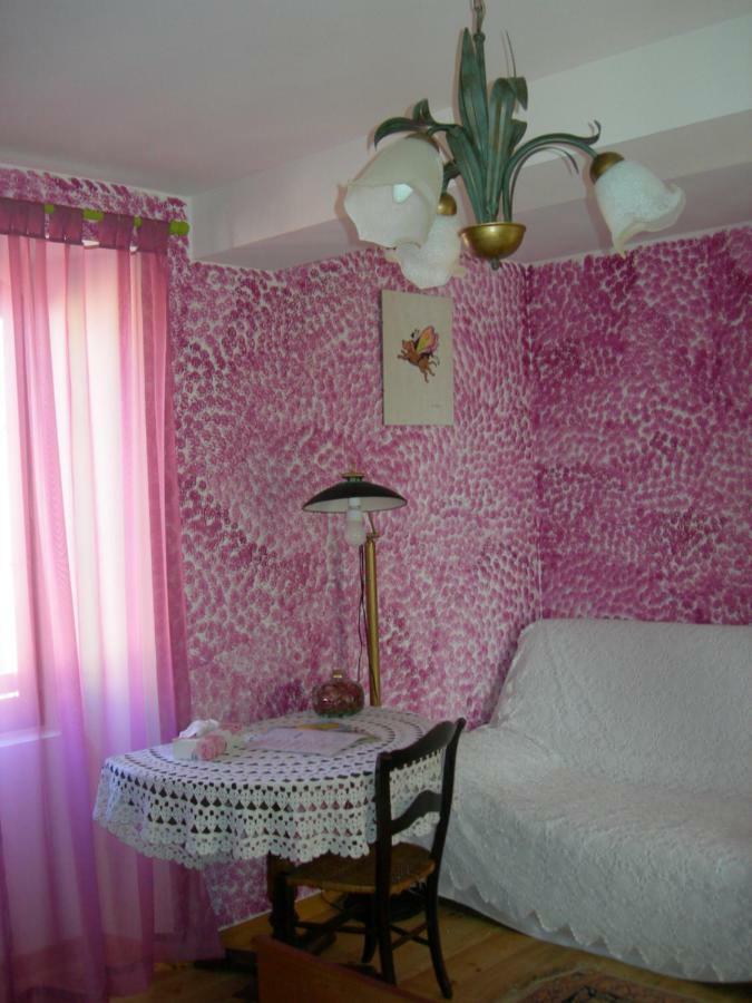 Bed and Breakfast Sous La Glycine Miélan Exterior foto